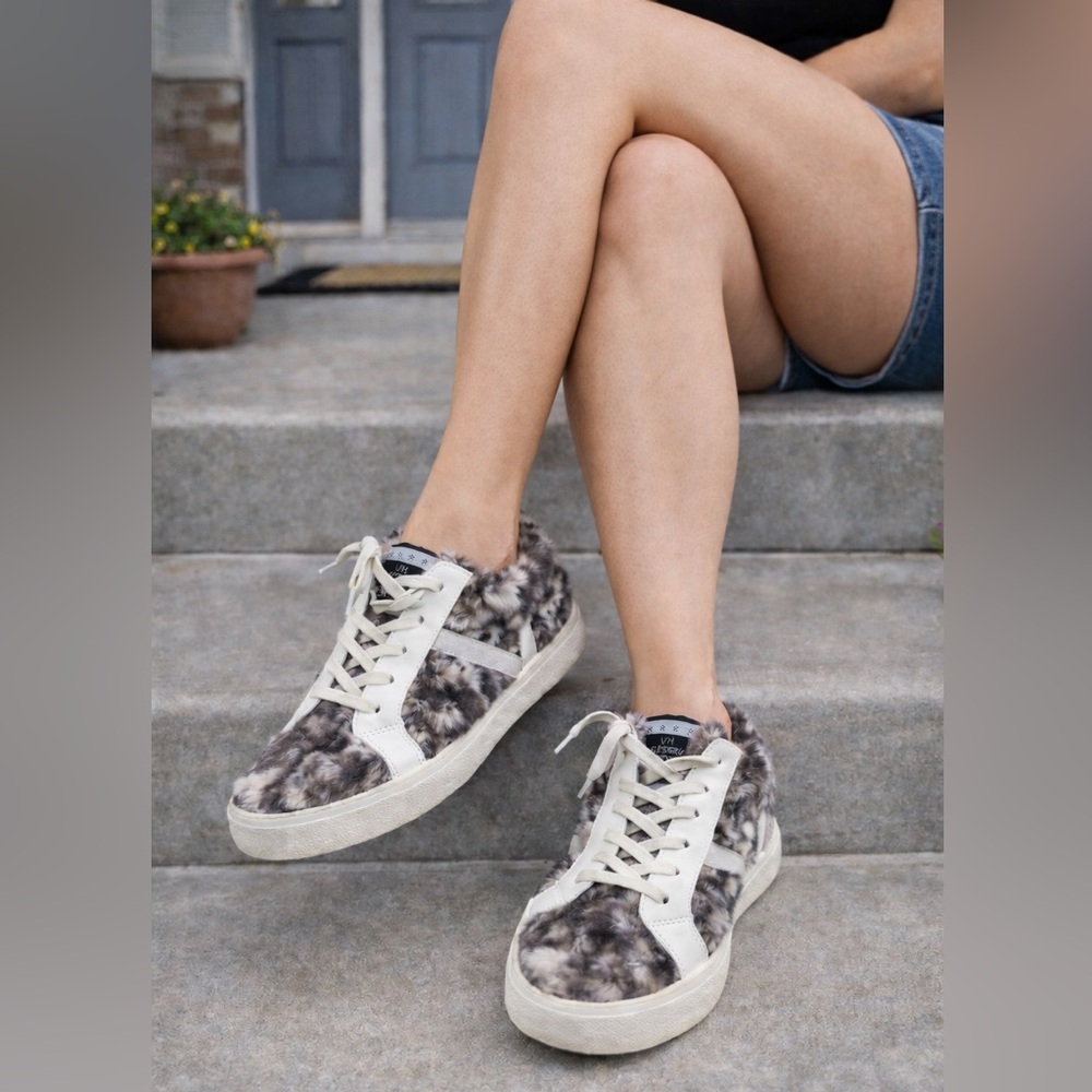Vintage Havana Women’s Faux Fur Sneakers Animal Print Gray Cozy Lace Up Size 8